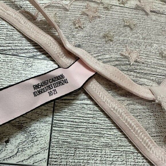 VICTORIA’S SECRET VERY SEXY PUSH UP & STAR EMBROIDERED V-STRING THONG 32B/SMALL - Picture 6 of 16